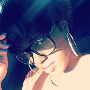 Meet your Posher, Monique